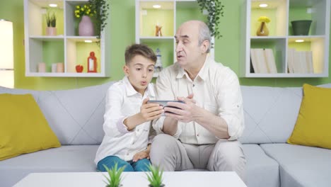 Grandfather-and-grandson-who-were-surprised-by-what-they-saw-on-the-phone.
